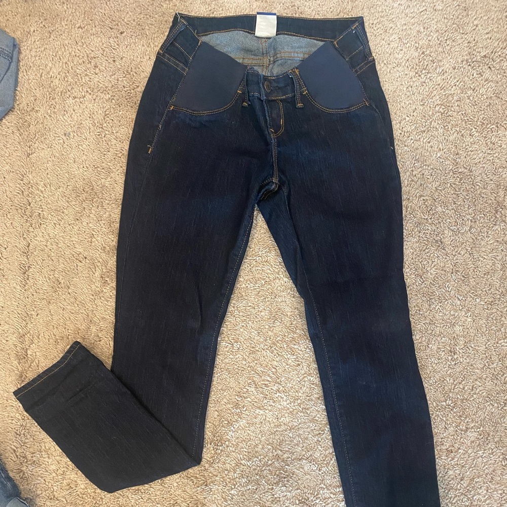 Maternity jeans. Side panel